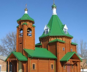 Храм царственных страстотерпцев в Батайске (7 км от Ростова). В честь семьи Романовых